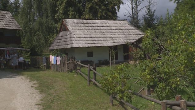 Spracovanie ľanu, tkanie, pranie a žehlenie. Ľanová nedeľa predstavila zvyklosti našich predkov