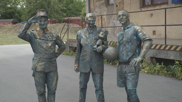 Stoja na námestiach či centrách miest a robia pouličnú show. Živé sochy zavítali aj do areálu SIM