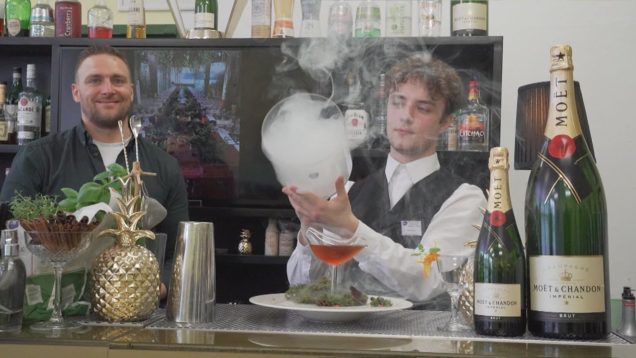 Stredná odborná škola obchodu a služieb v rámci štúdia pripravila pre žiakov barmanský kurz