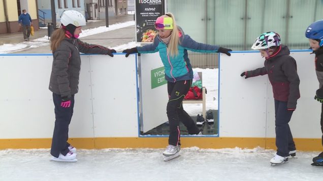 Tradičnú hodinu telesnej výchovy v telocvični či na školskom dvore vymenili za korčuľovanie na ľadovej ploche