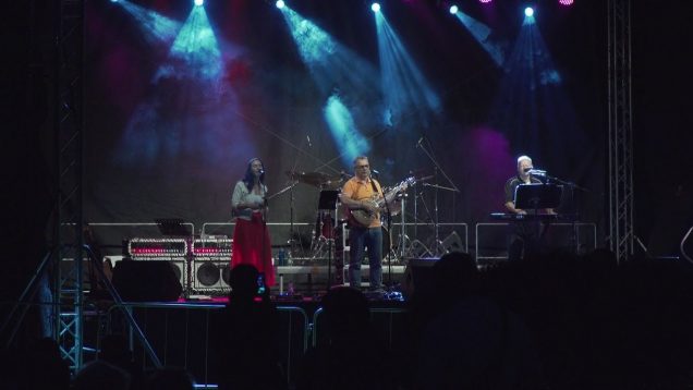 Turčianske legendárne kapely a staré dobre hity v ich podaní zaplnili námestie v Turčianskych Tepliciach