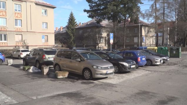 V centre mesta trápi obyvateľov zápach zo skládky, zeleň aj rozbité chodníky