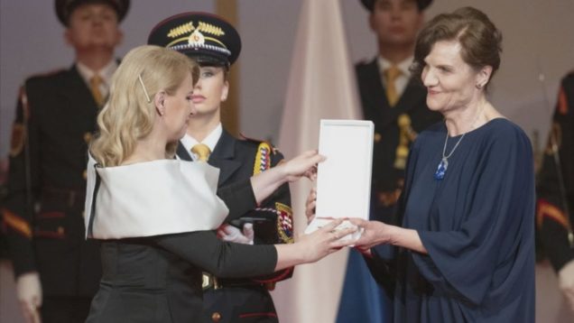 Vynikajúca herečka Jana Oľhová, dlhoročná členka SKD Martin nechýbala medzi 25 osobnosťami, ktoré si prevzali z rúk prezidentky SR štátne vyznamenanie