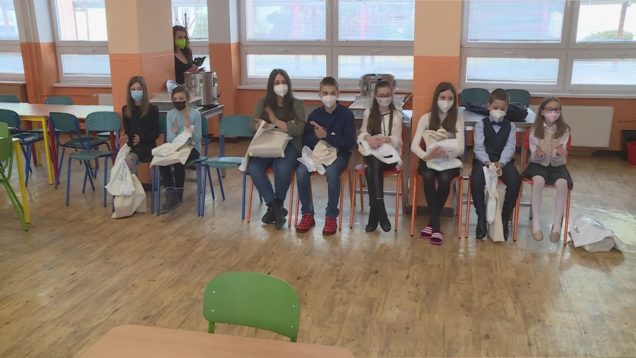 Vzdať sa svojich vlasov a darovať ich deťom, ktoré ich nemajú. Aj to dokázala žiačka zo ZŠ. A. Dubčeka