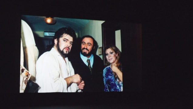 Život a dielo svetoznámeho operného speváka Petra Dvorského približuje nový dokument. Možnosť dozvedieť sa o ikone opernej hudby viac dostali aj naši seniori